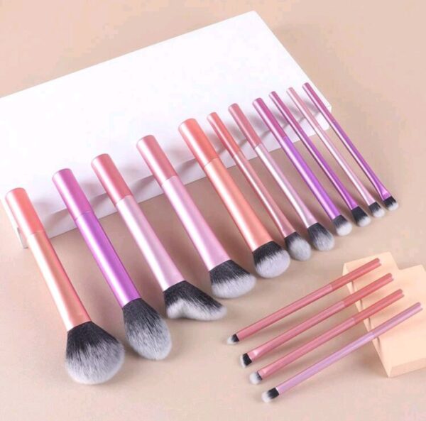 Set de 15 brochas de maquillaje para rostro y ojos